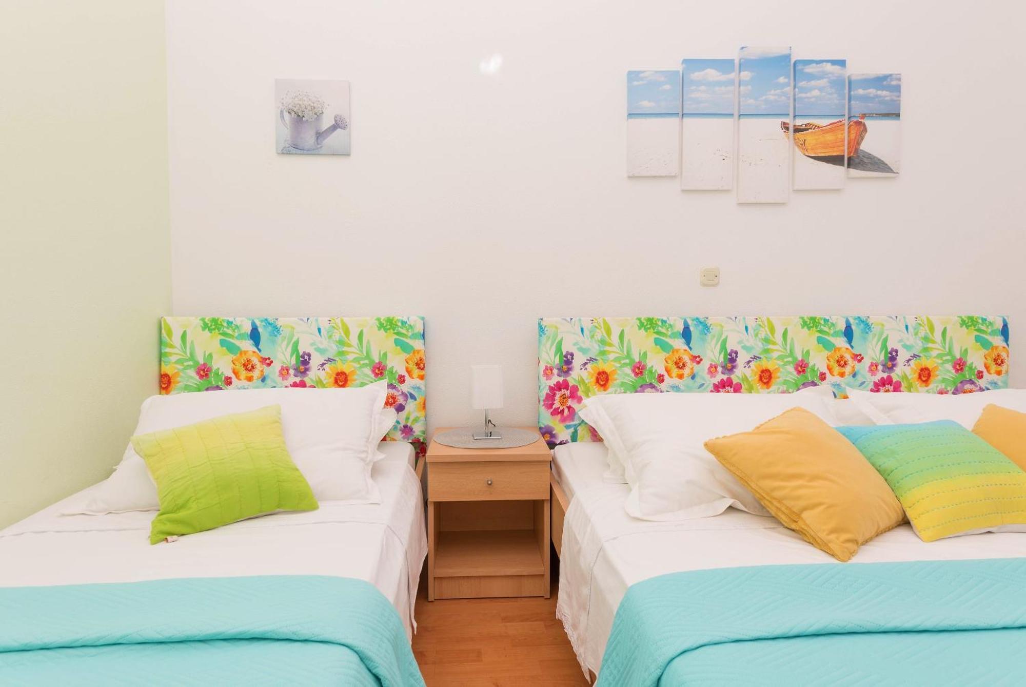 Apartments Luce Baška Voda Pokoj fotografie