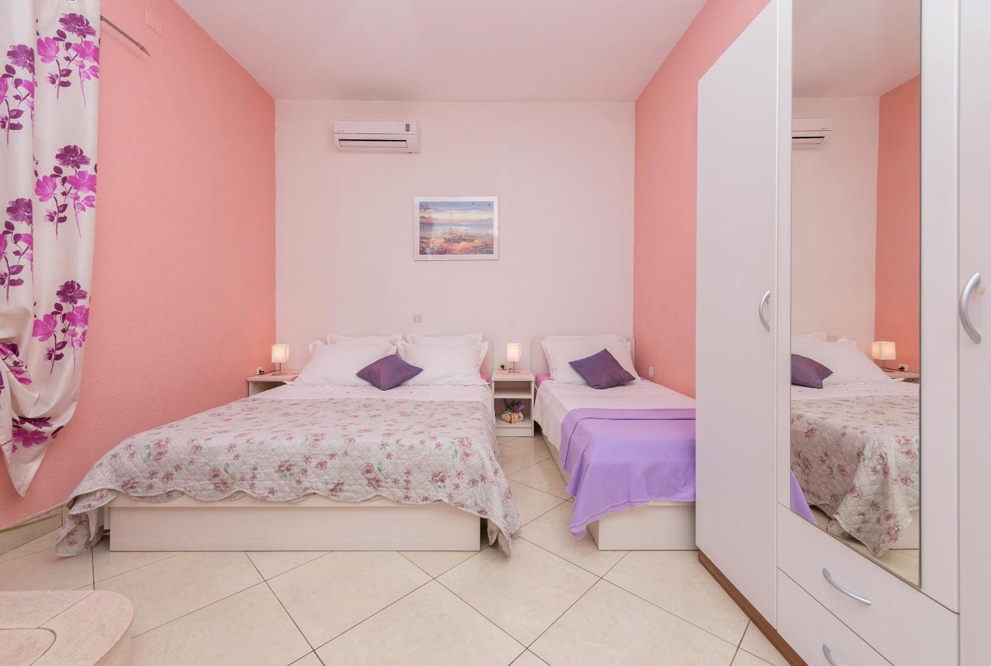 Apartments Luce Baška Voda Pokoj fotografie