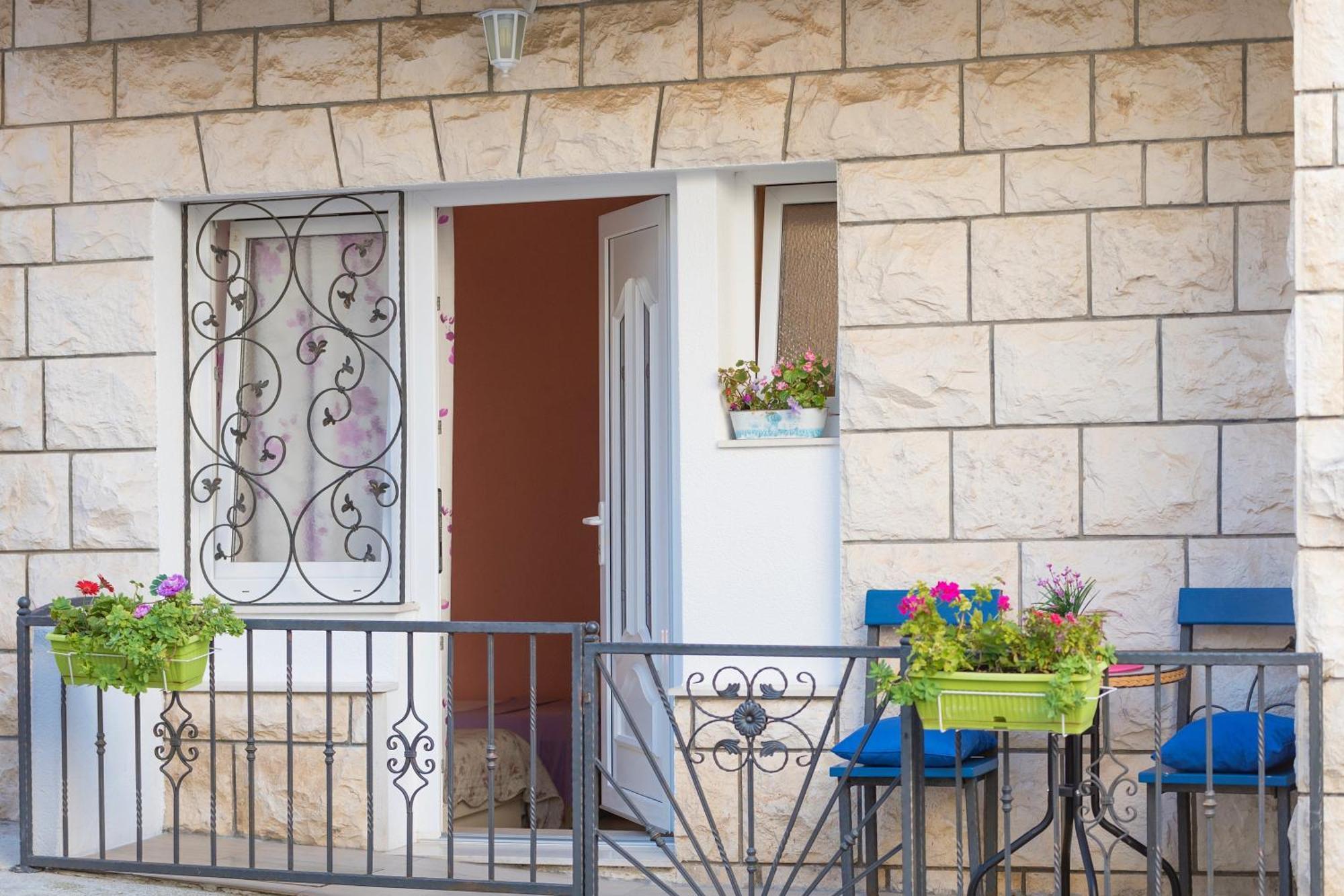 Apartments Luce Baška Voda Pokoj fotografie